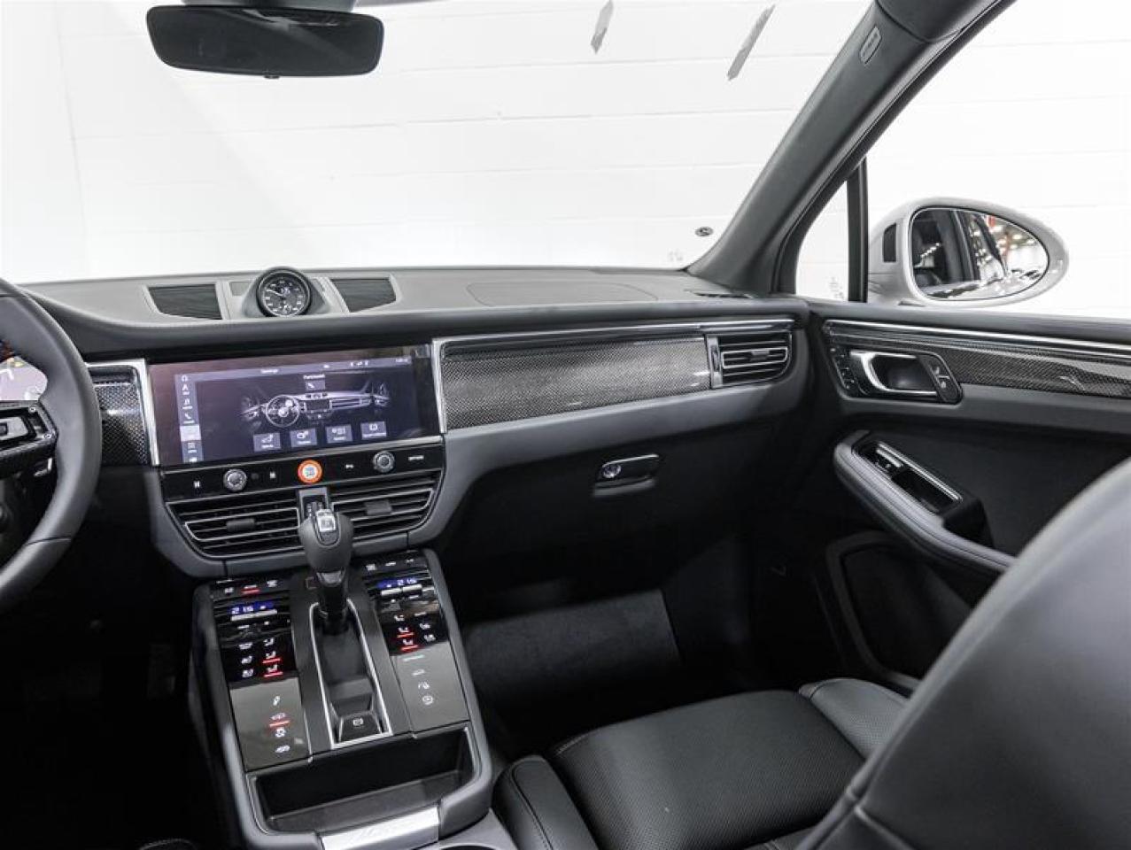 2026 Porsche Macan  Photo