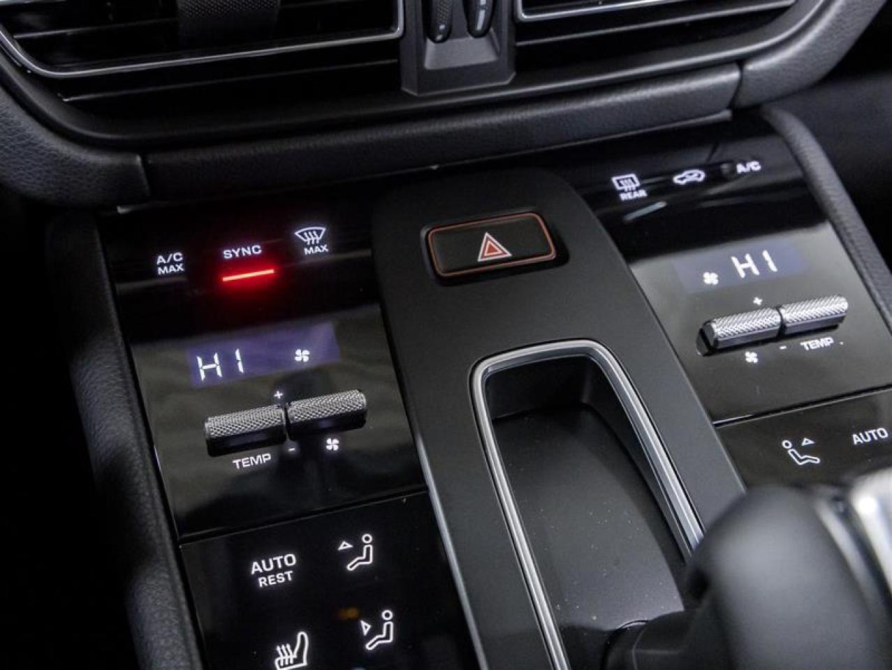 2026 Porsche Macan  Photo