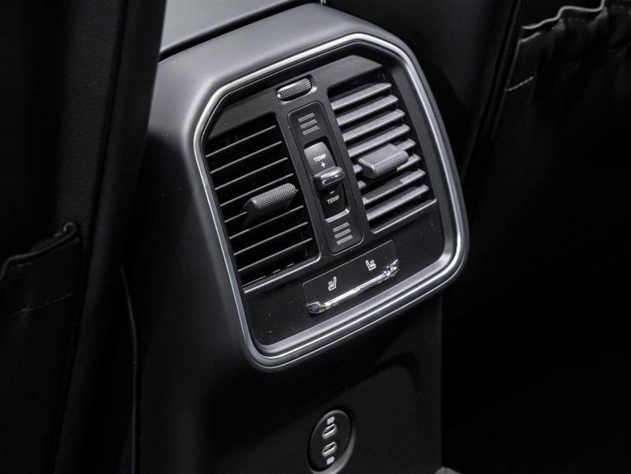 2026 Porsche Macan  Photo