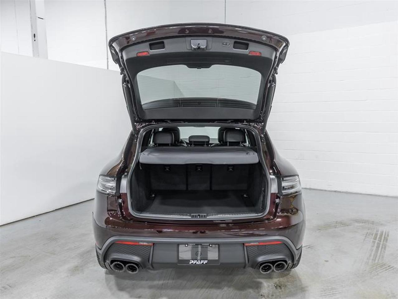 2026 Porsche Macan  Photo