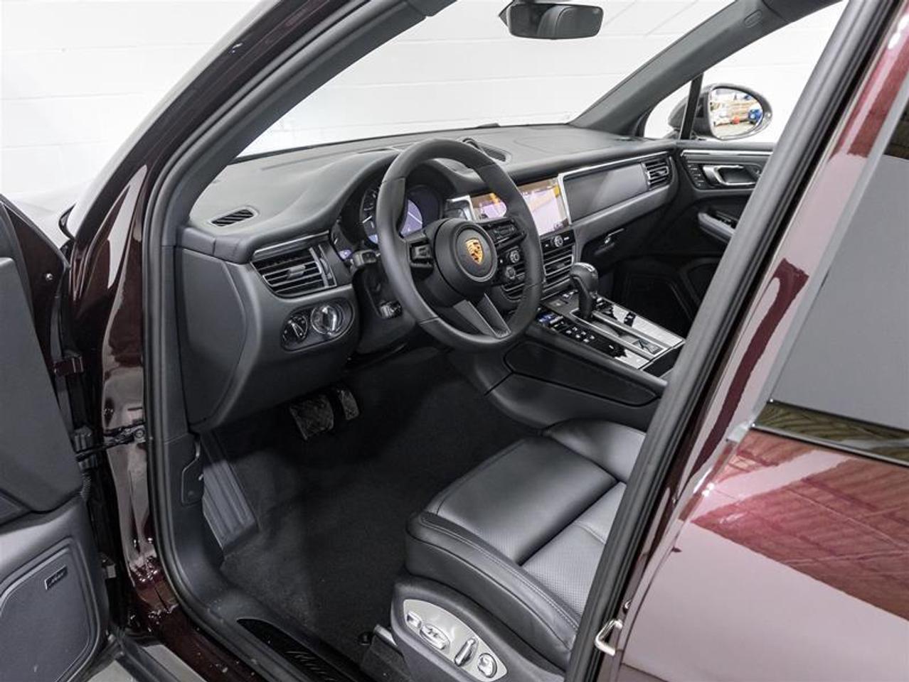 2026 Porsche Macan  Photo