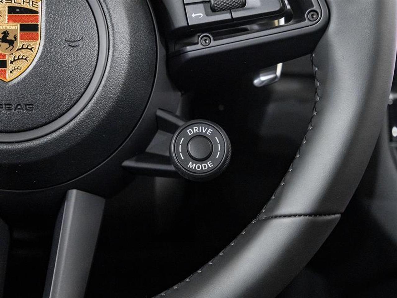 2026 Porsche Macan  Photo