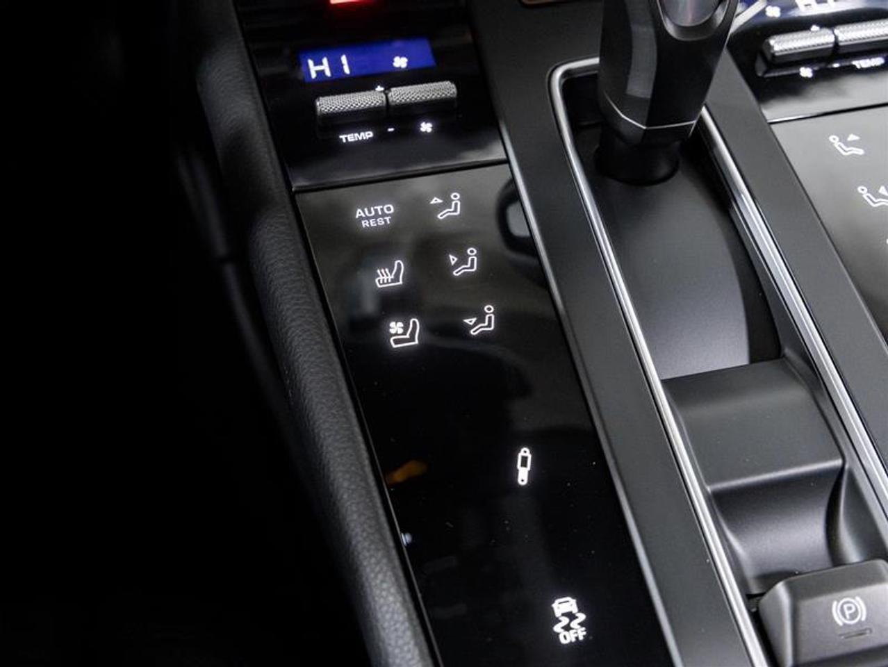 2026 Porsche Macan  Photo