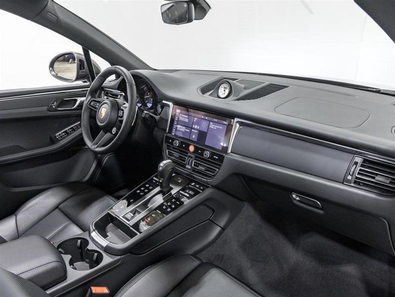 2026 Porsche Macan  Photo