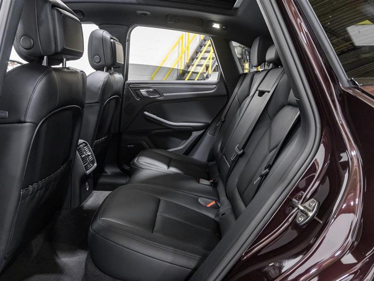 2026 Porsche Macan  Photo