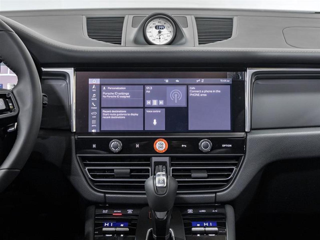 2026 Porsche Macan  Photo