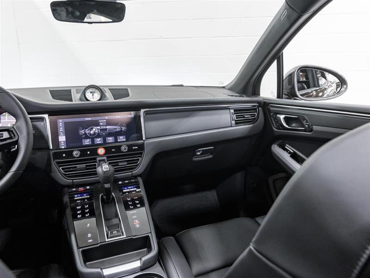 2026 Porsche Macan  Photo