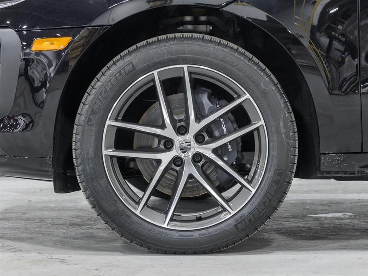 2026 Porsche Macan  Photo4