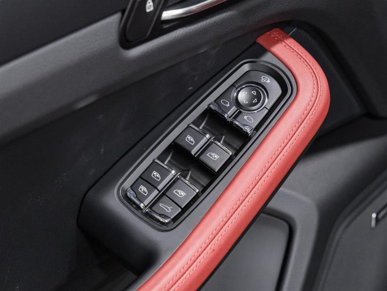 2026 Porsche Macan  Photo