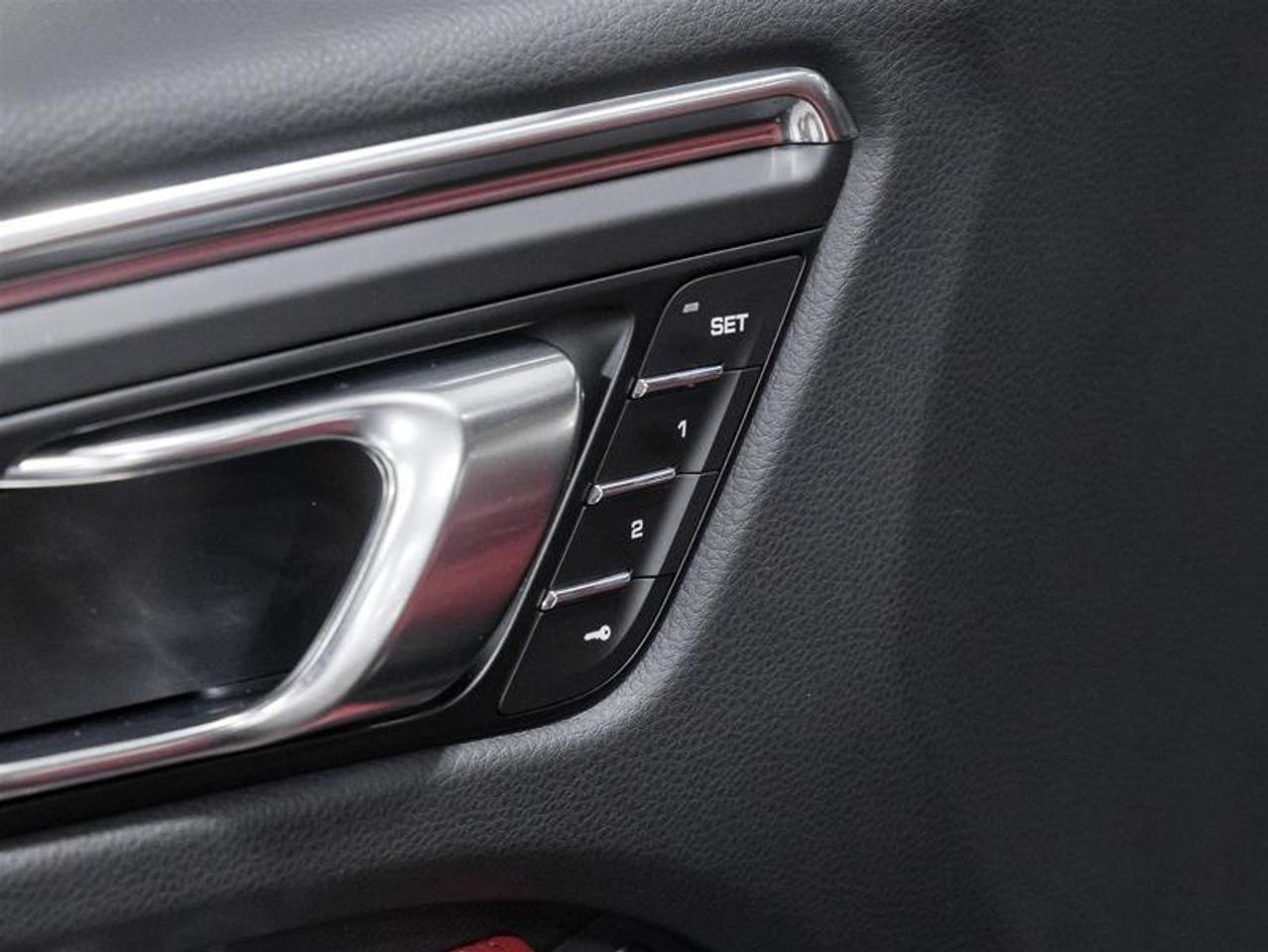 2026 Porsche Macan  Photo