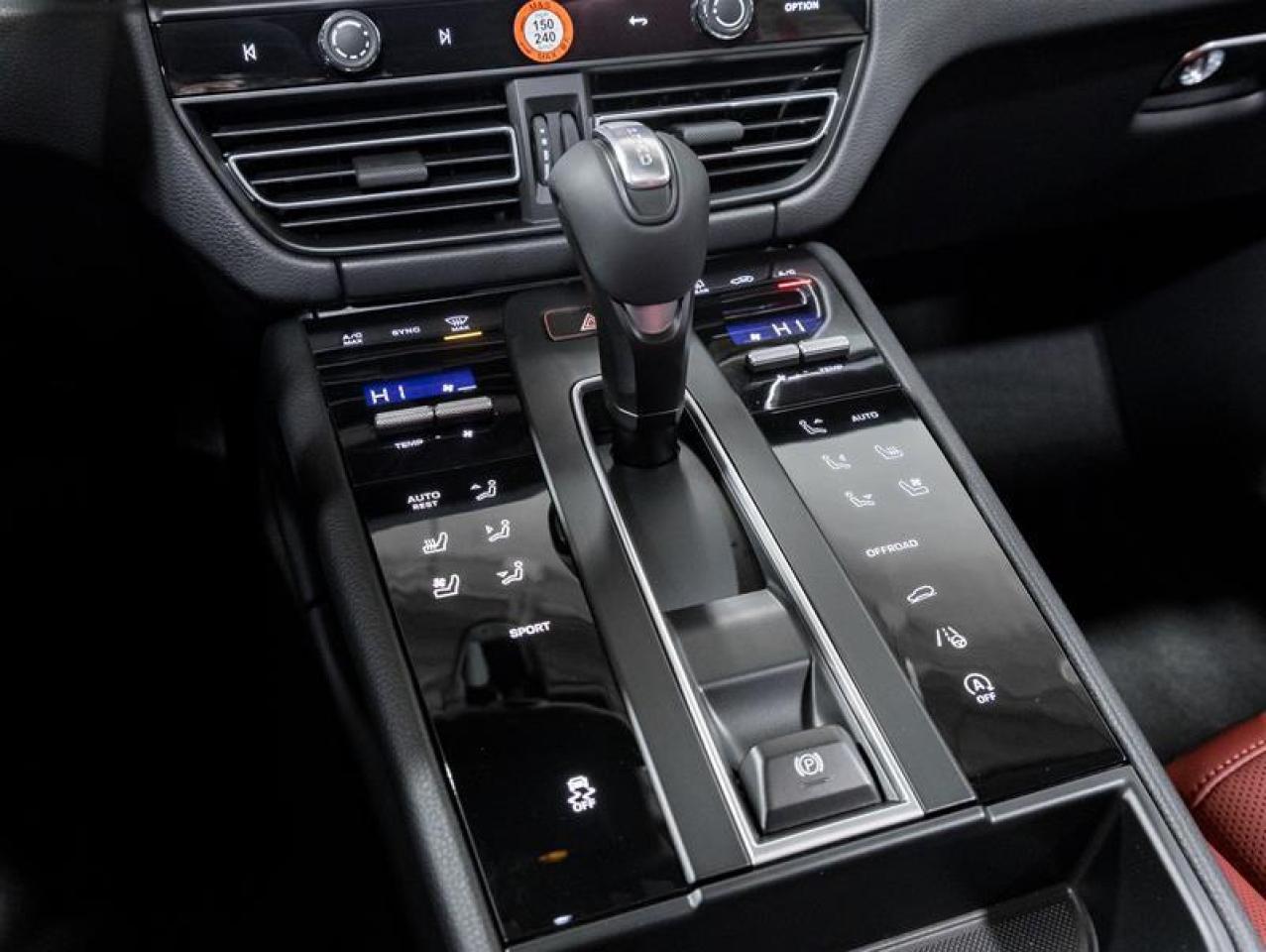 2026 Porsche Macan  Photo