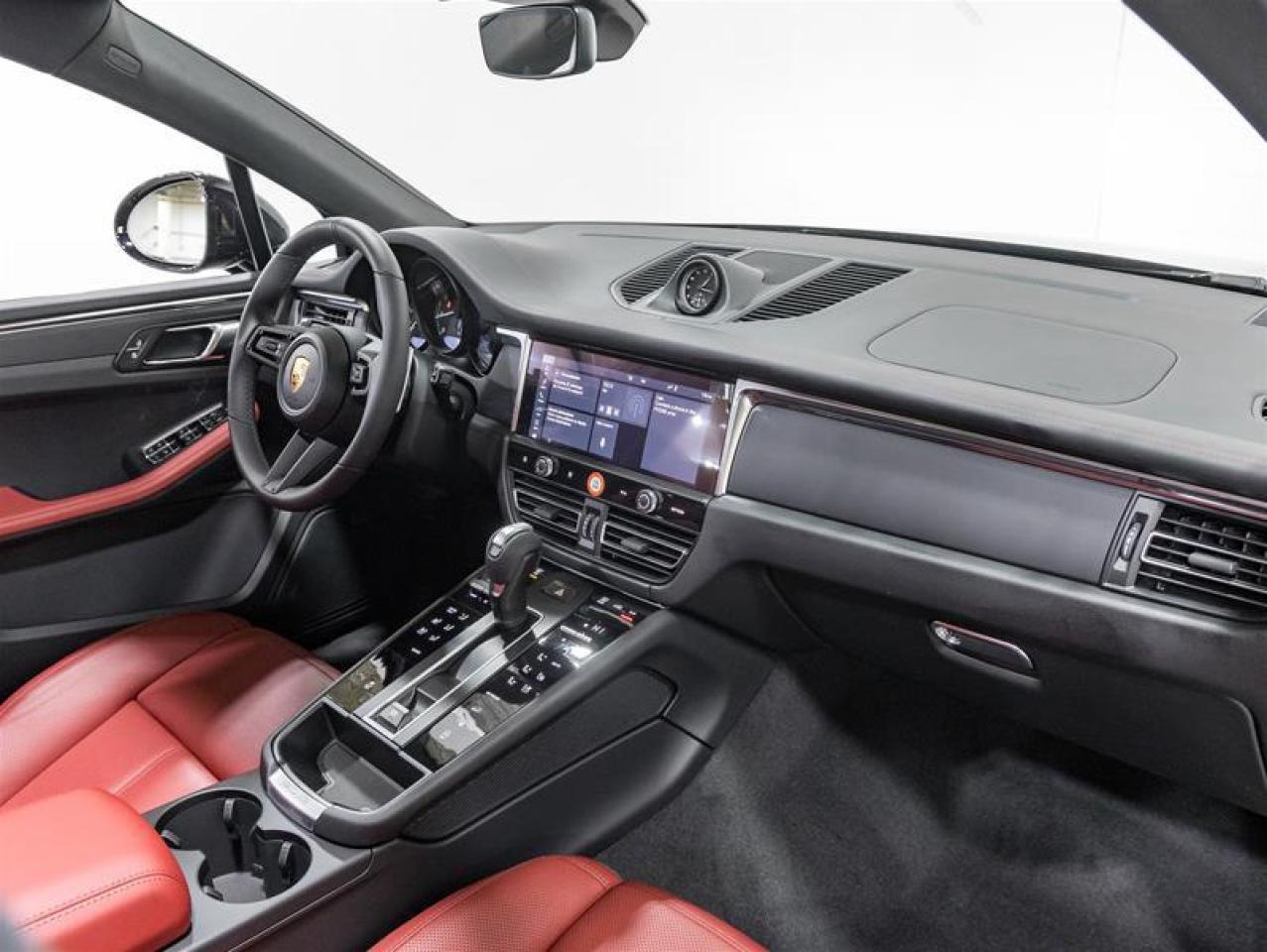 2026 Porsche Macan  Photo