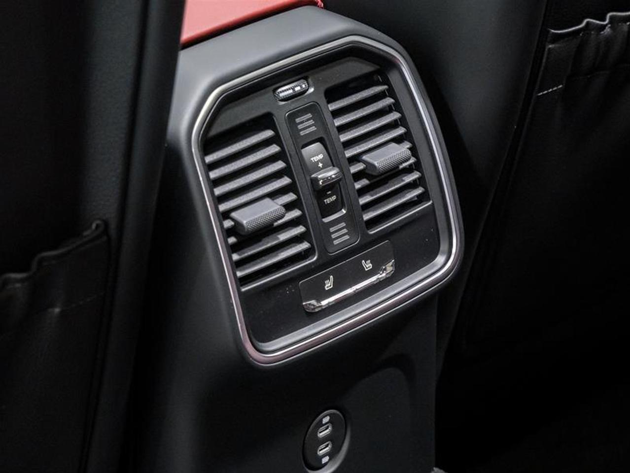 2026 Porsche Macan  Photo