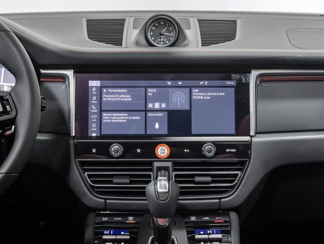 2026 Porsche Macan  Photo