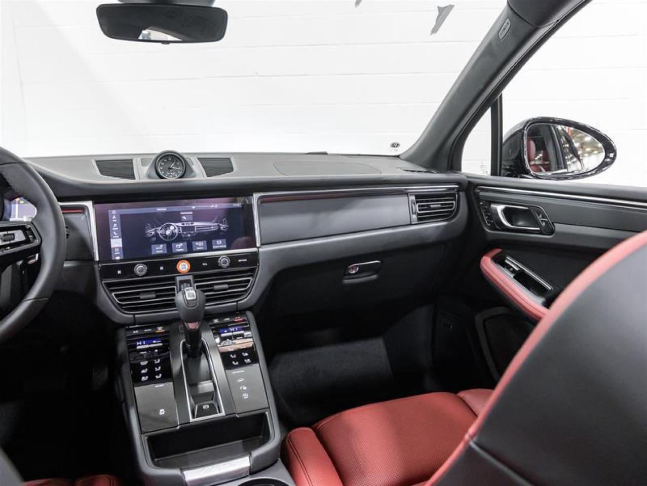 2026 Porsche Macan  Photo