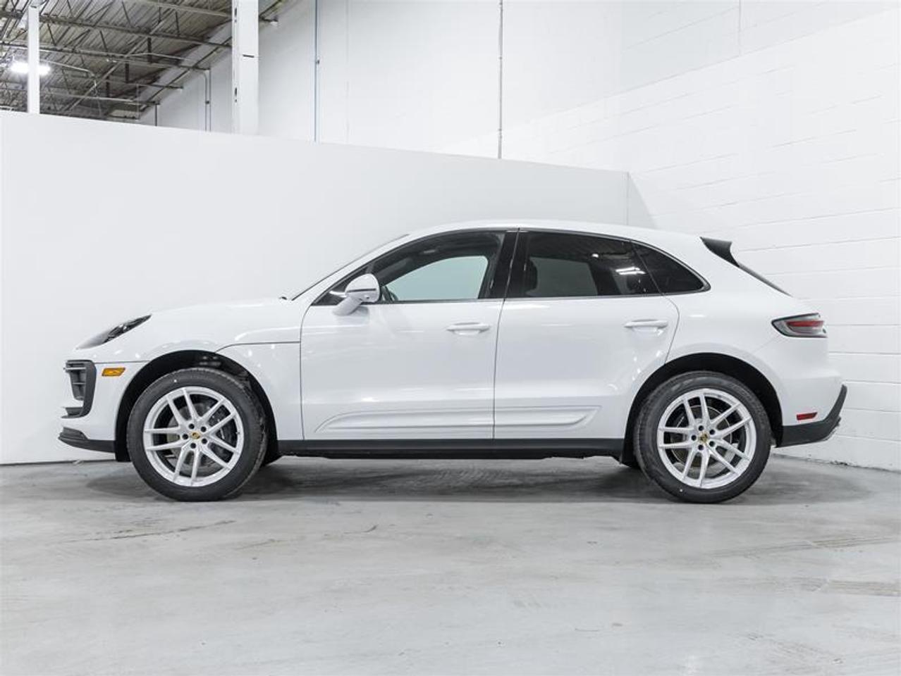 2026 Porsche Macan  Photo3