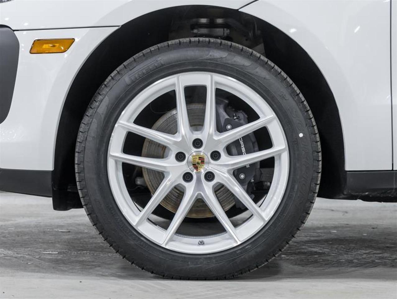 2026 Porsche Macan  Photo4