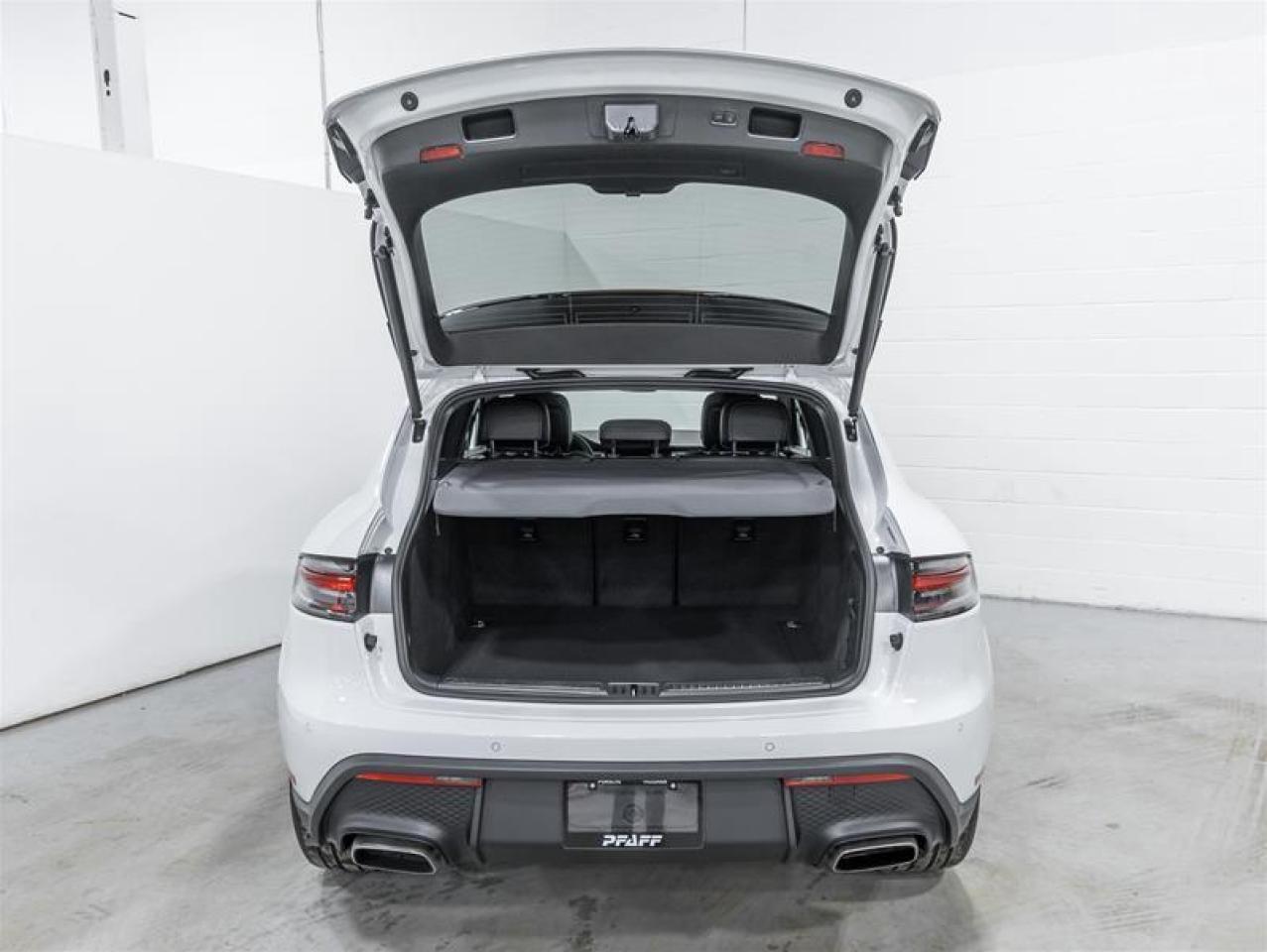 2026 Porsche Macan  Photo