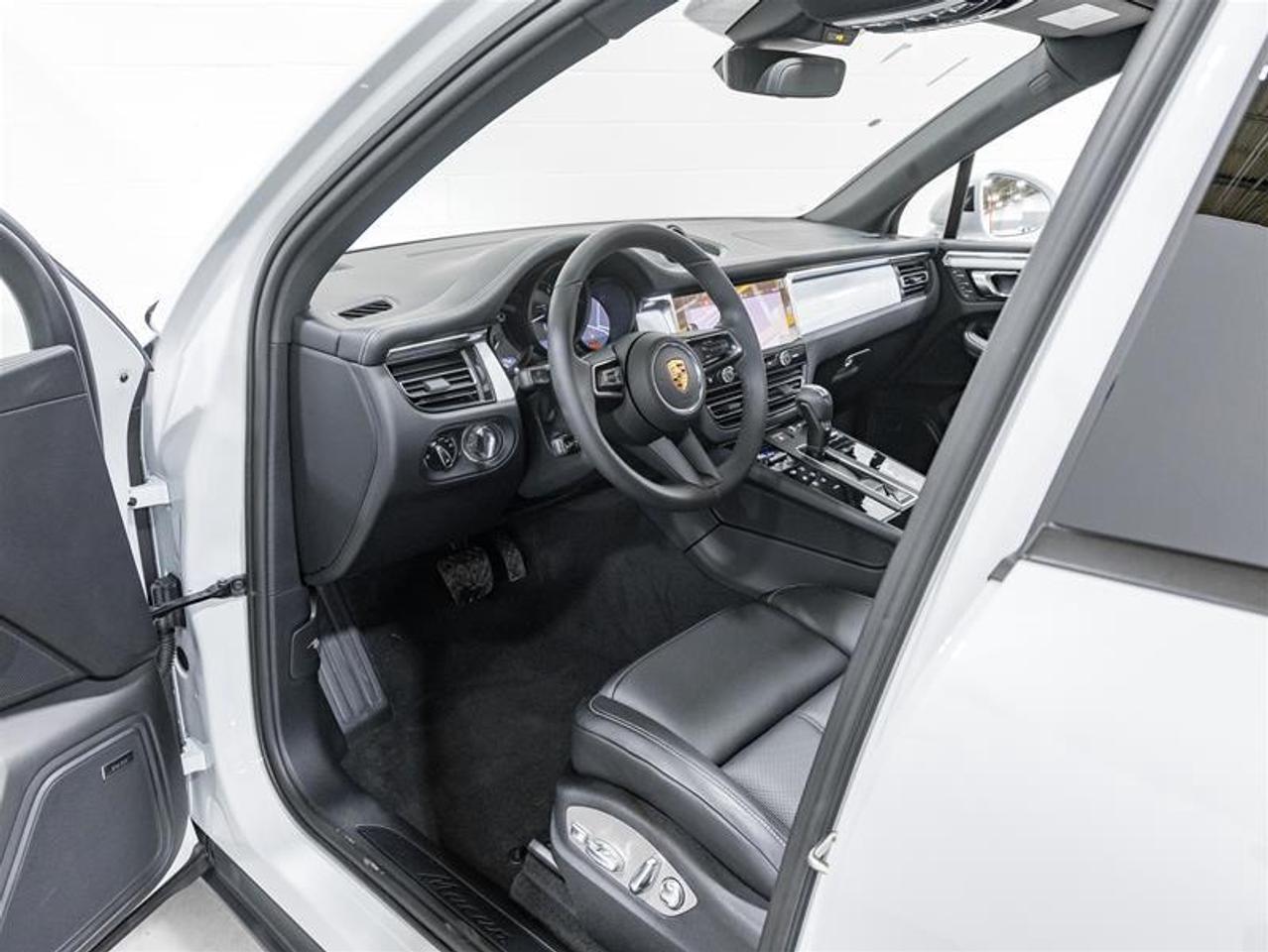 2026 Porsche Macan  Photo