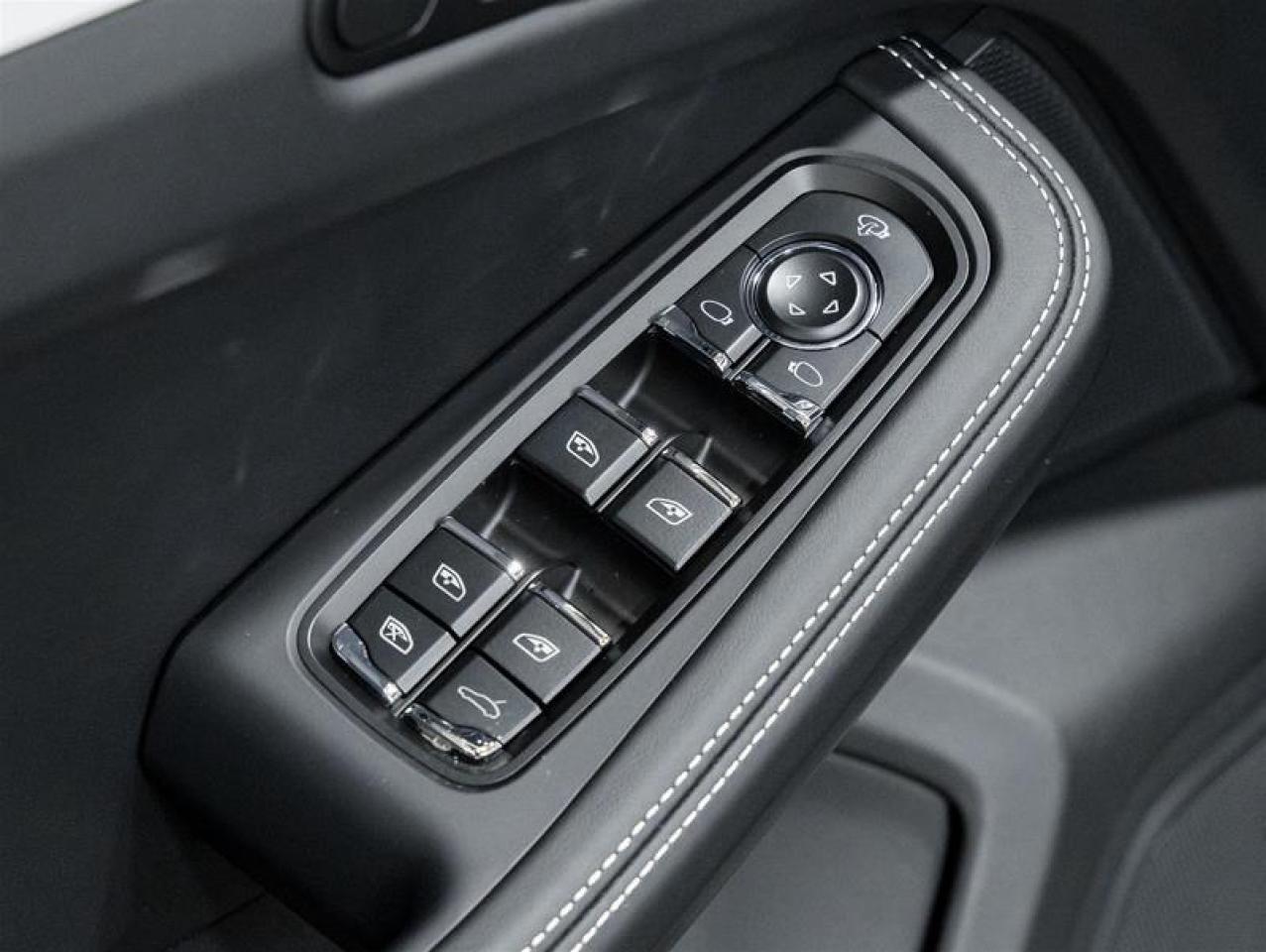 2026 Porsche Macan  Photo