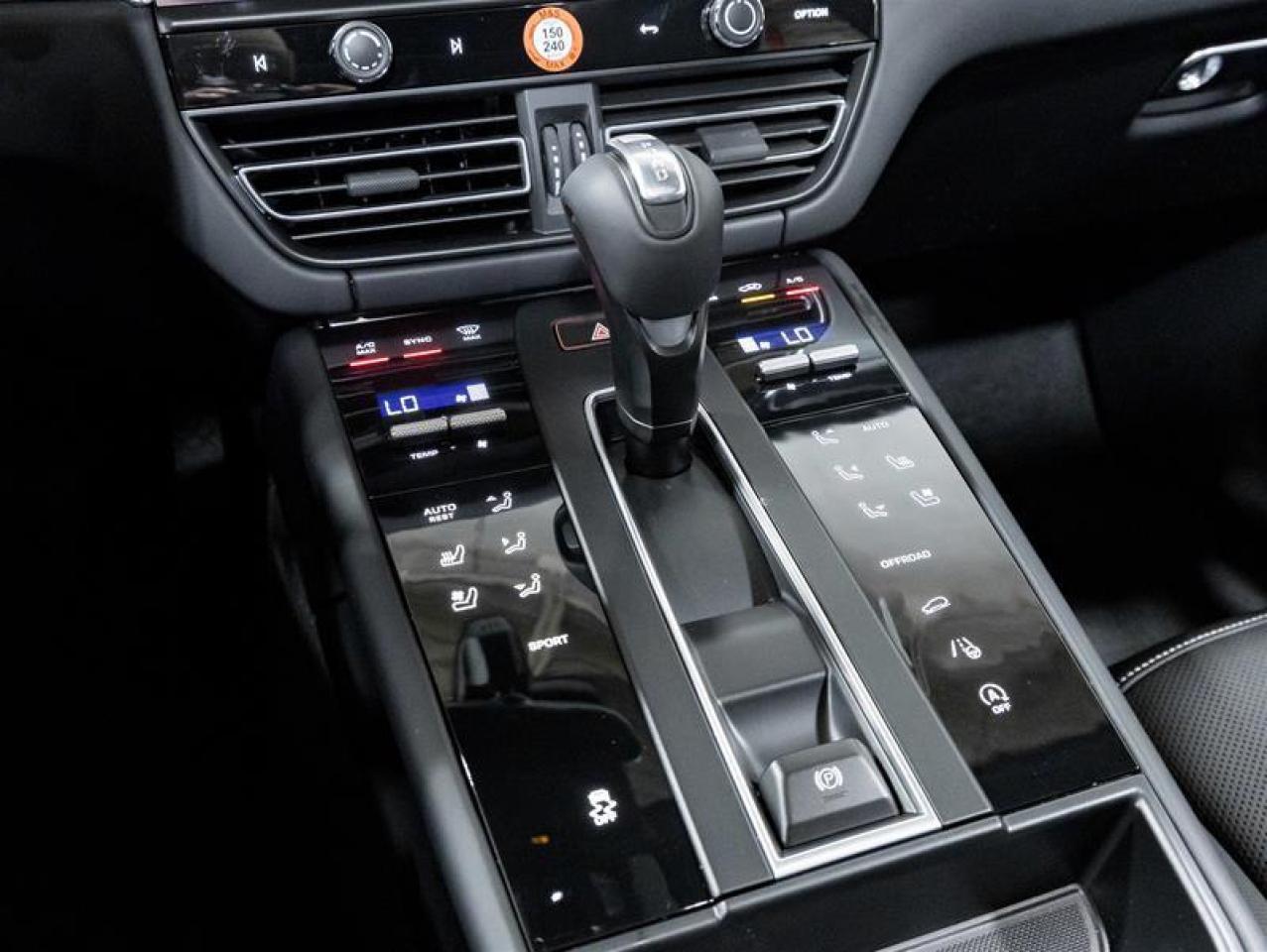 2026 Porsche Macan  Photo