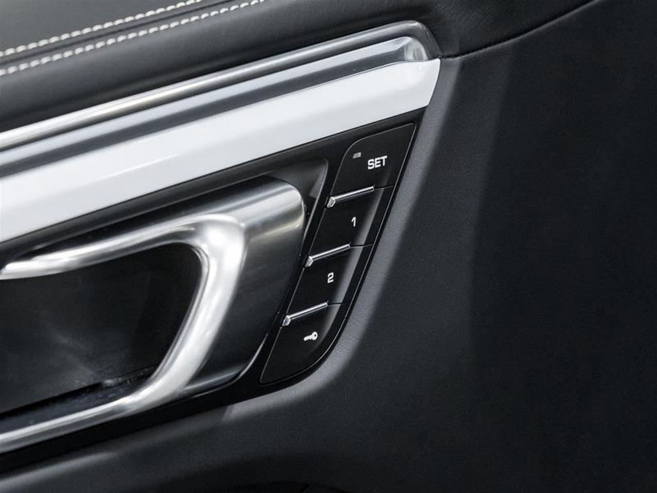 2026 Porsche Macan  Photo