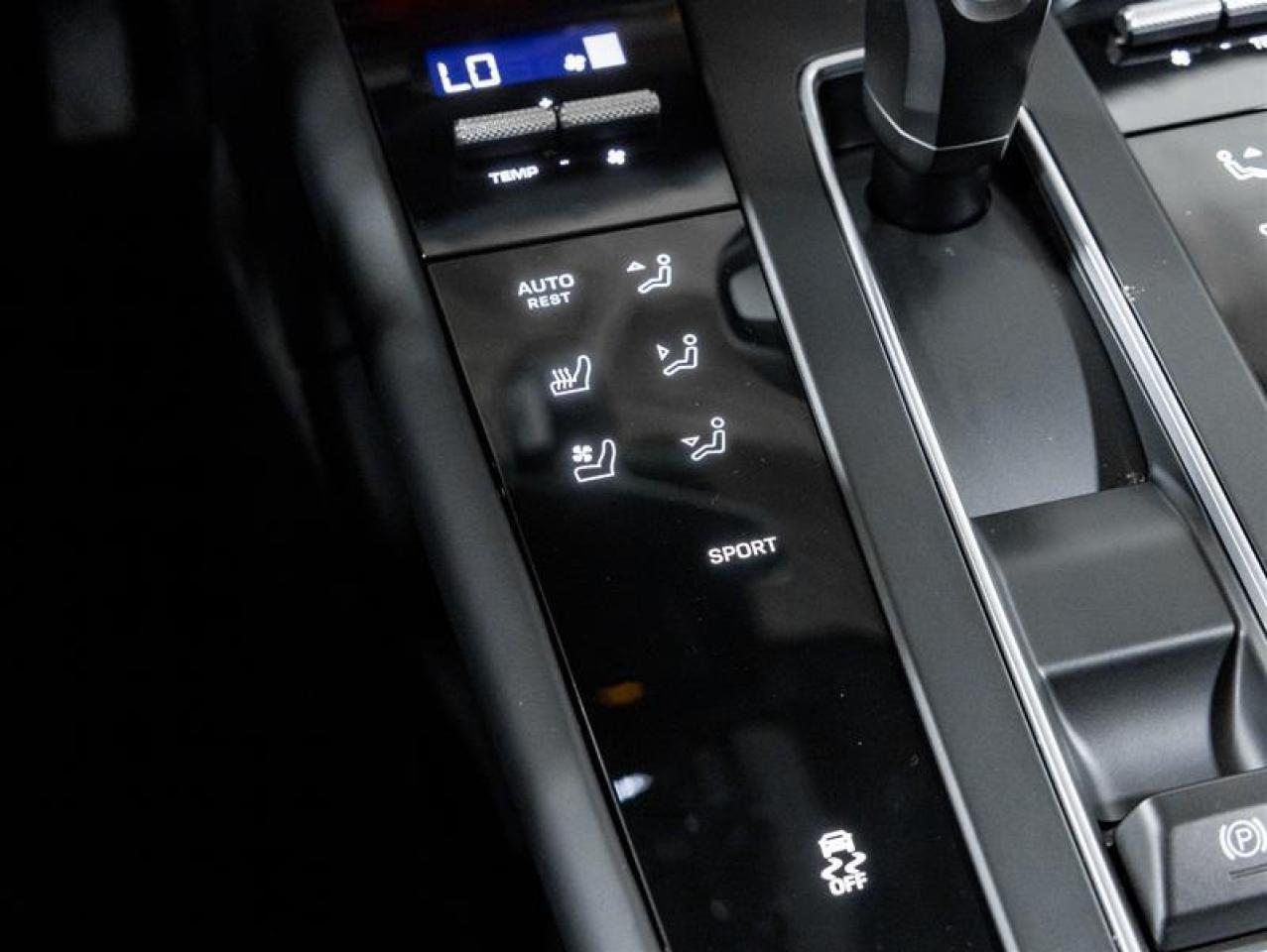 2026 Porsche Macan  Photo