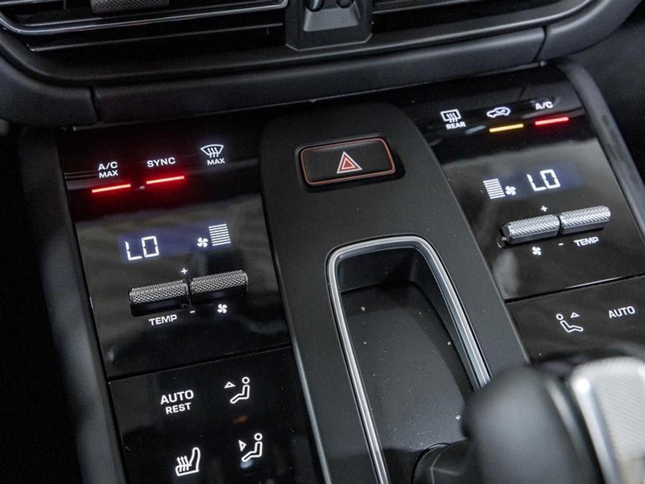 2026 Porsche Macan  Photo