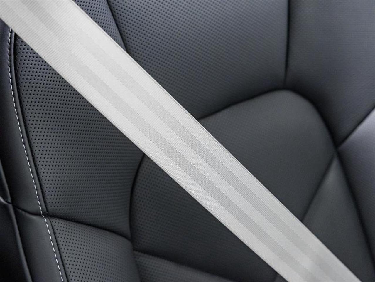 2026 Porsche Macan  Photo