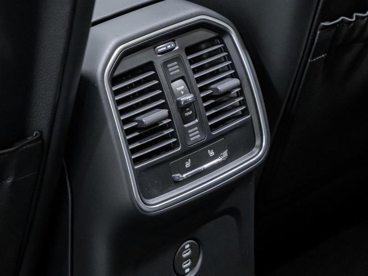 2026 Porsche Macan  Photo