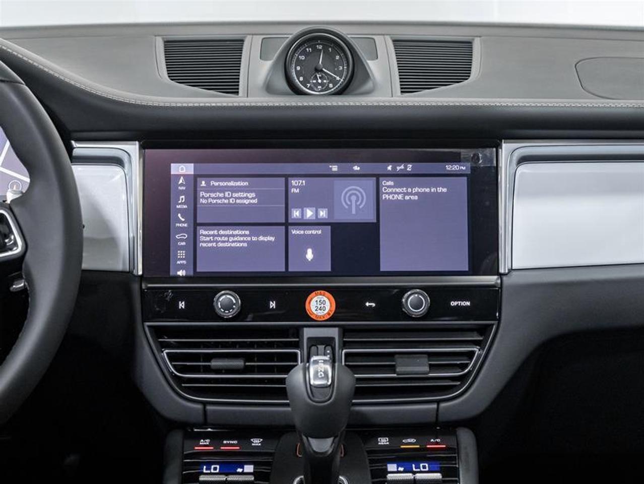 2026 Porsche Macan  Photo