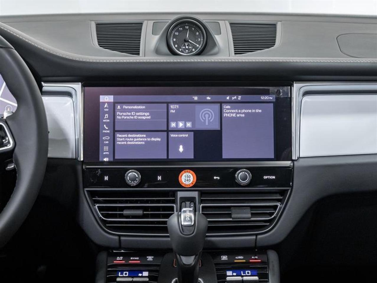 2026 Porsche Macan  Photo