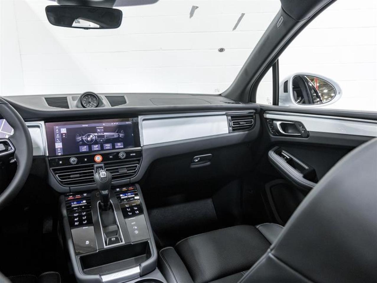 2026 Porsche Macan  Photo