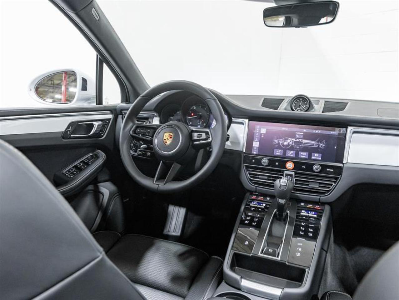 2026 Porsche Macan  Photo