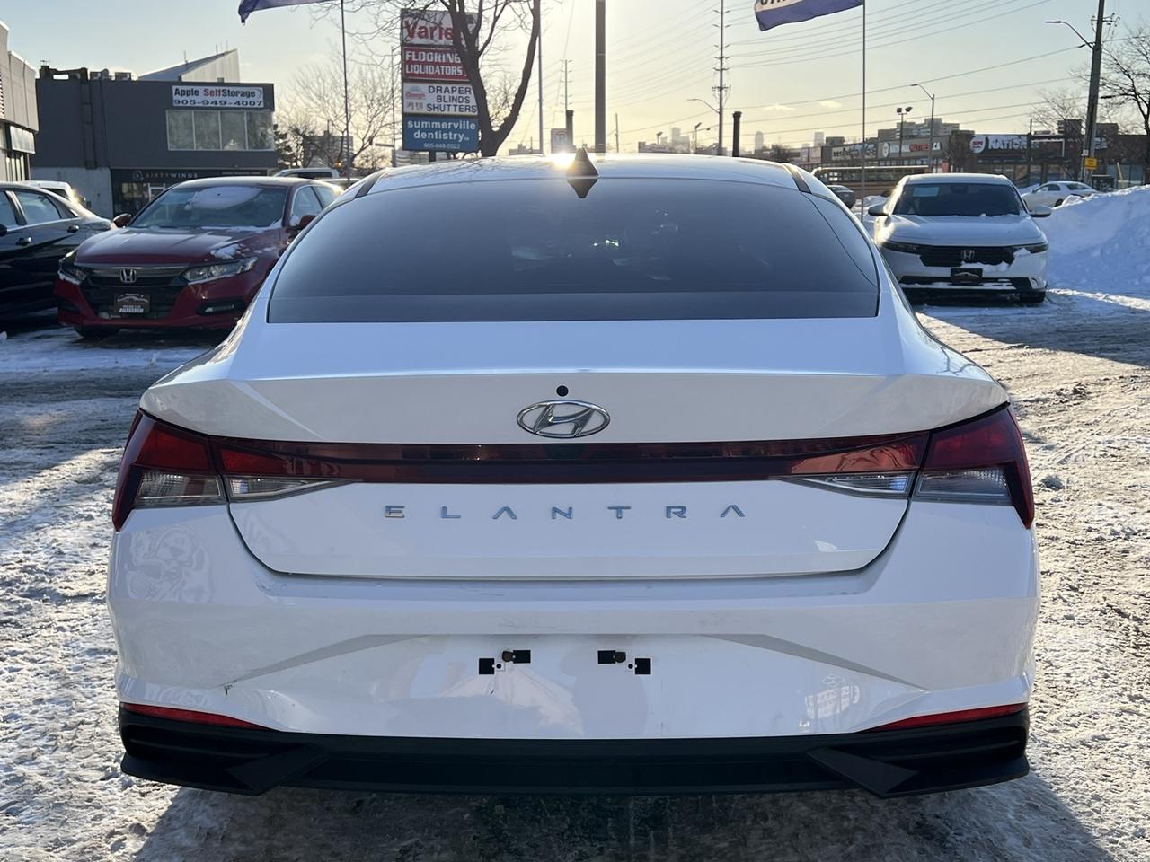 2022 Hyundai Elantra Preferred Sun w/ Tech   Htd Steering   Lane Assist Photo2