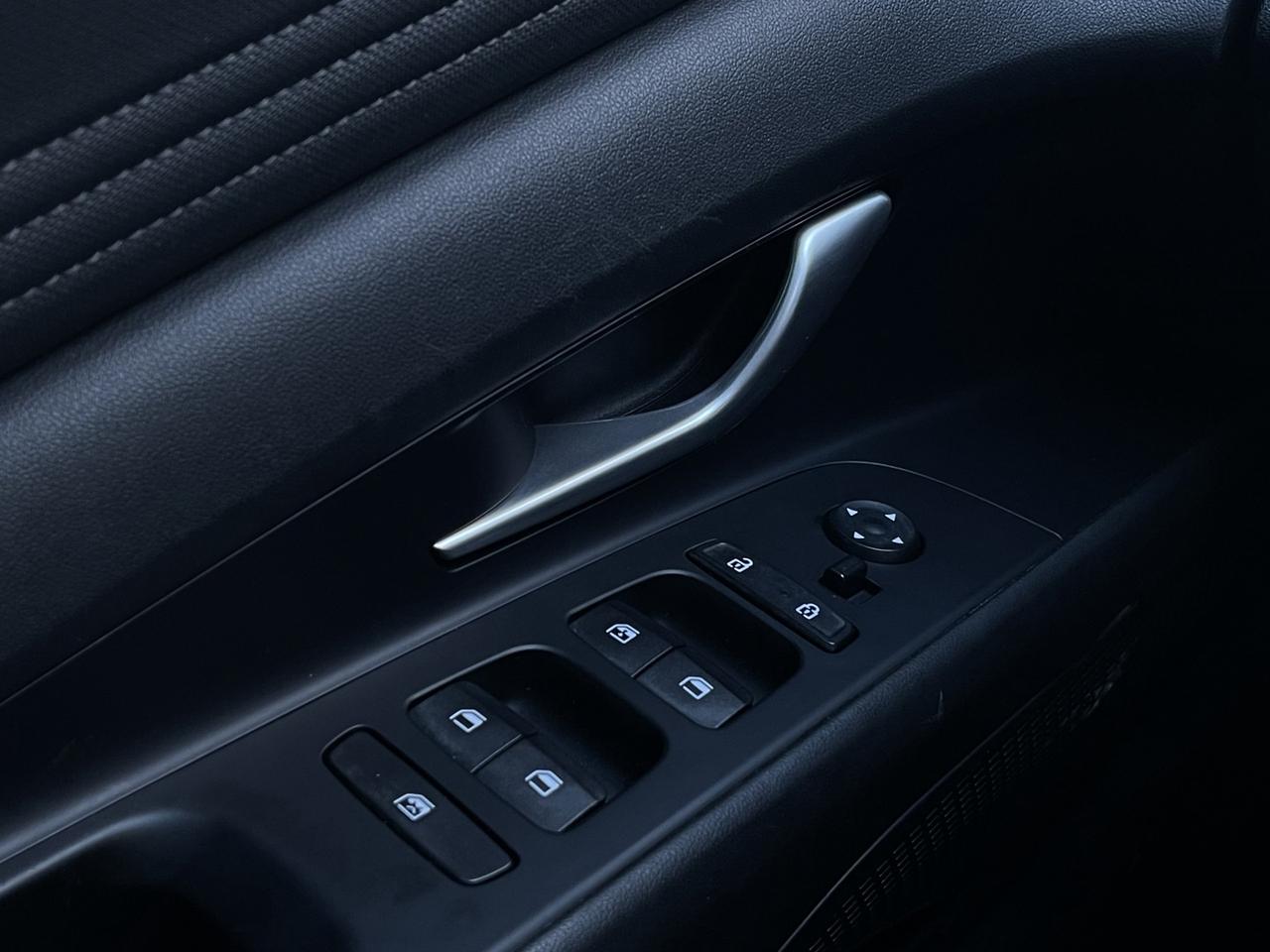 2022 Hyundai Elantra Preferred Sun w/ Tech   Htd Steering   Lane Assist Photo