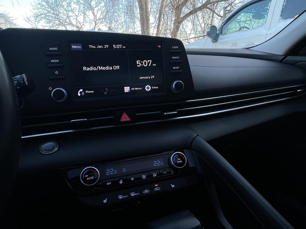 2022 Hyundai Elantra Preferred Sun w/ Tech   Htd Steering   Lane Assist Photo