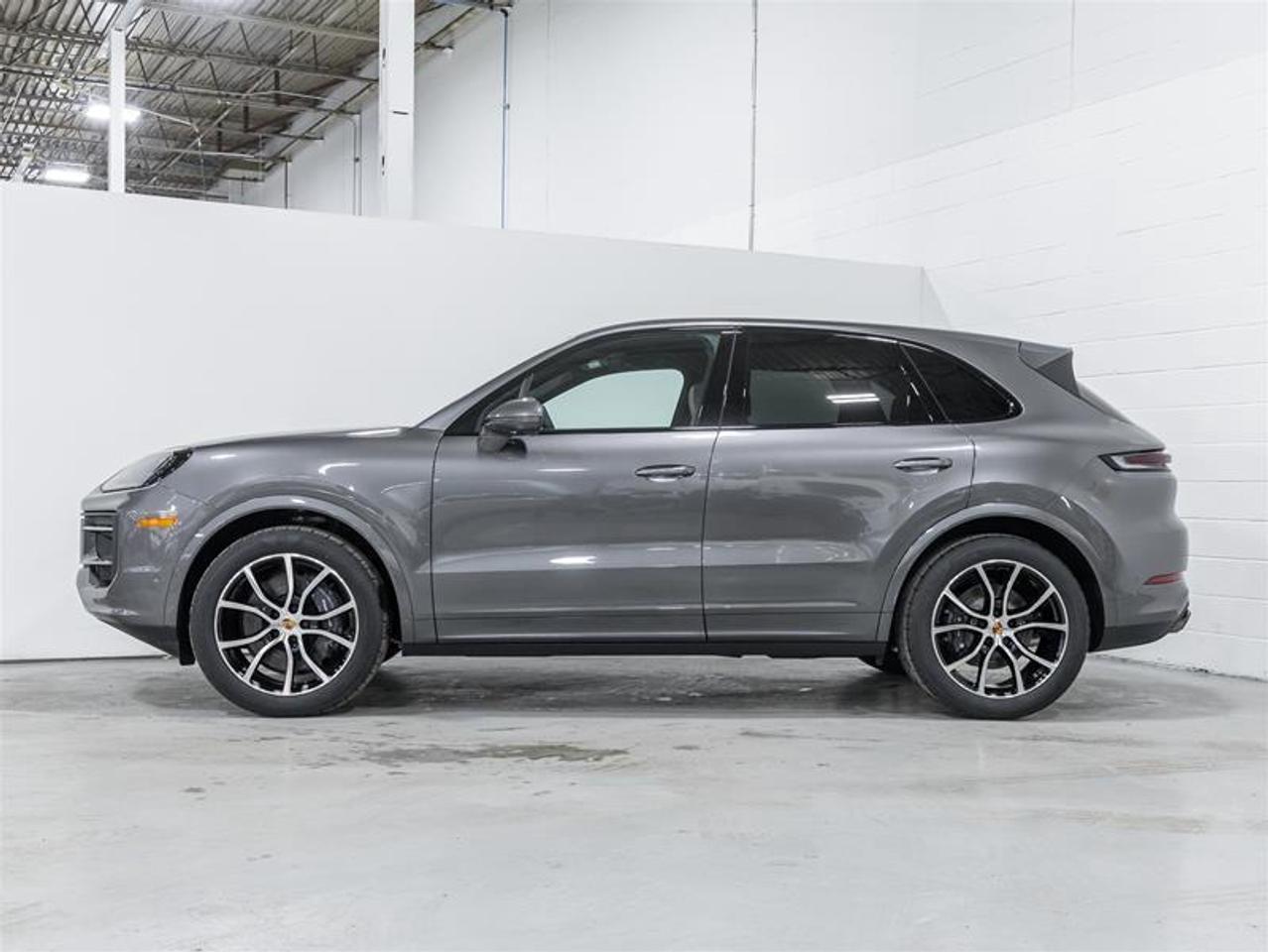 2026 Porsche Cayenne  Photo3