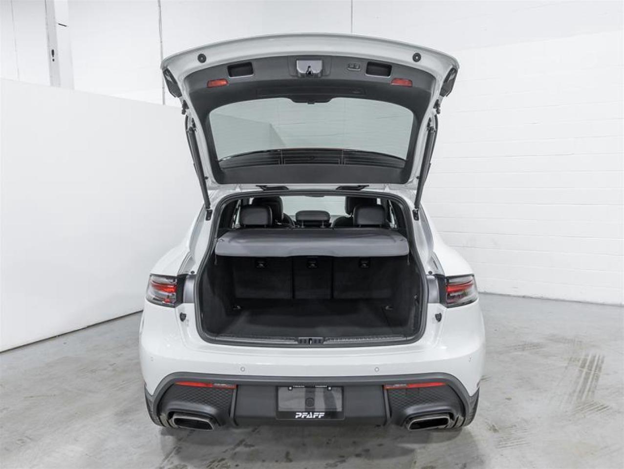 2026 Porsche Macan  Photo