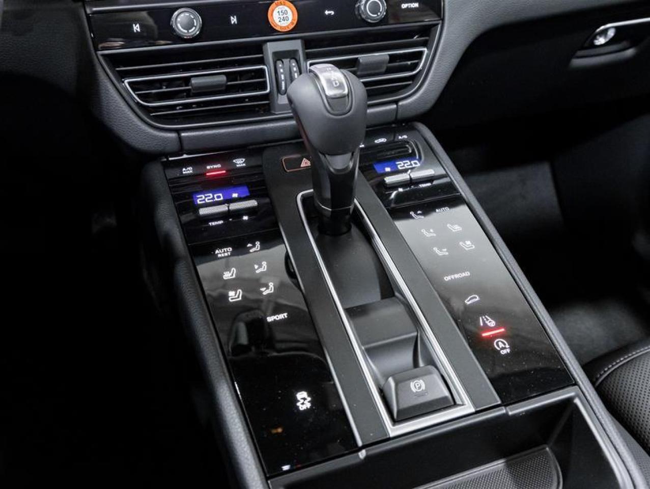 2026 Porsche Macan  Photo