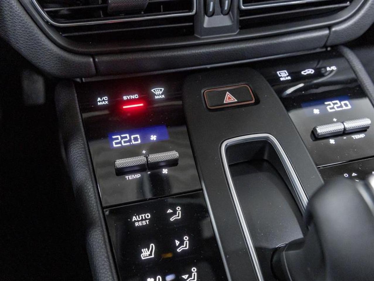 2026 Porsche Macan  Photo