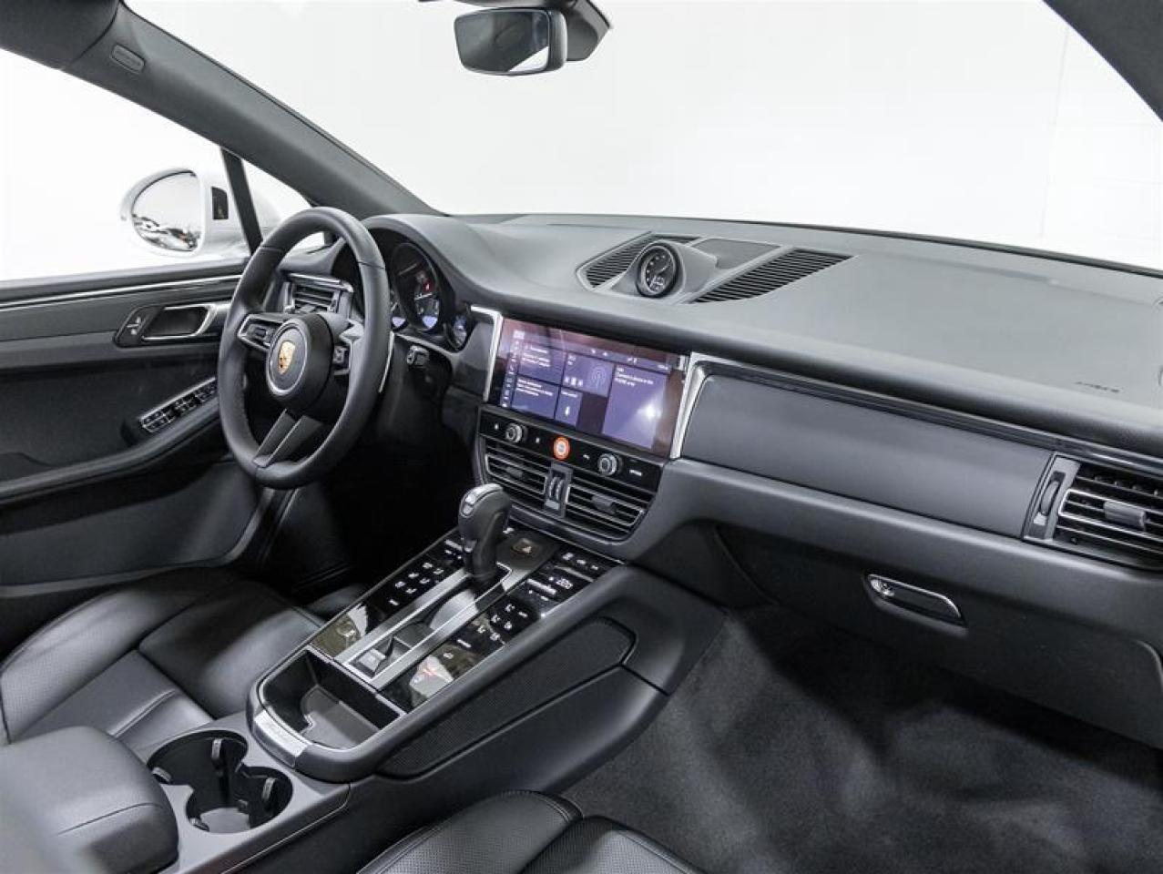 2026 Porsche Macan  Photo