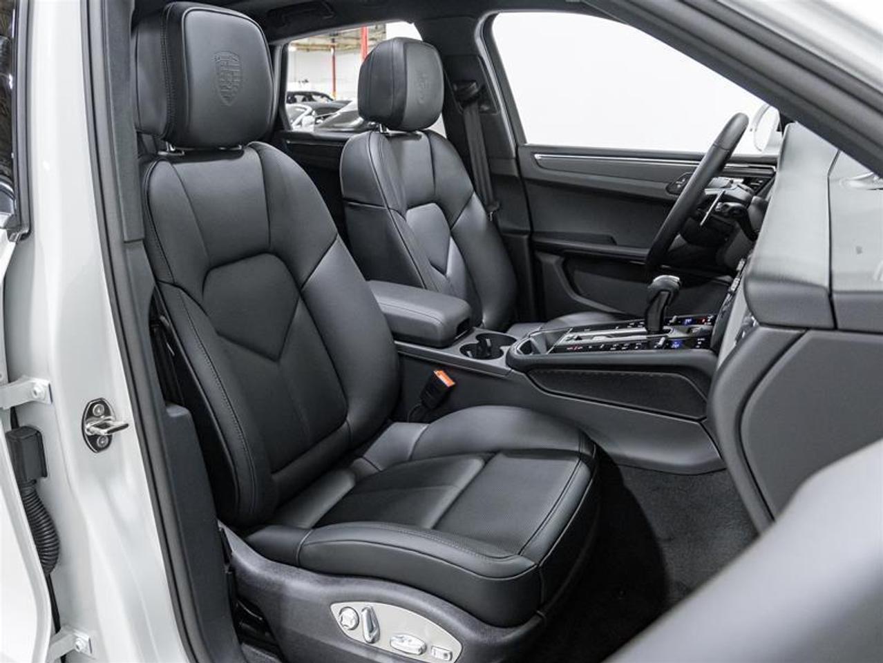 2026 Porsche Macan  Photo