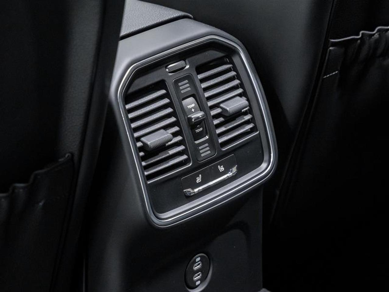 2026 Porsche Macan  Photo