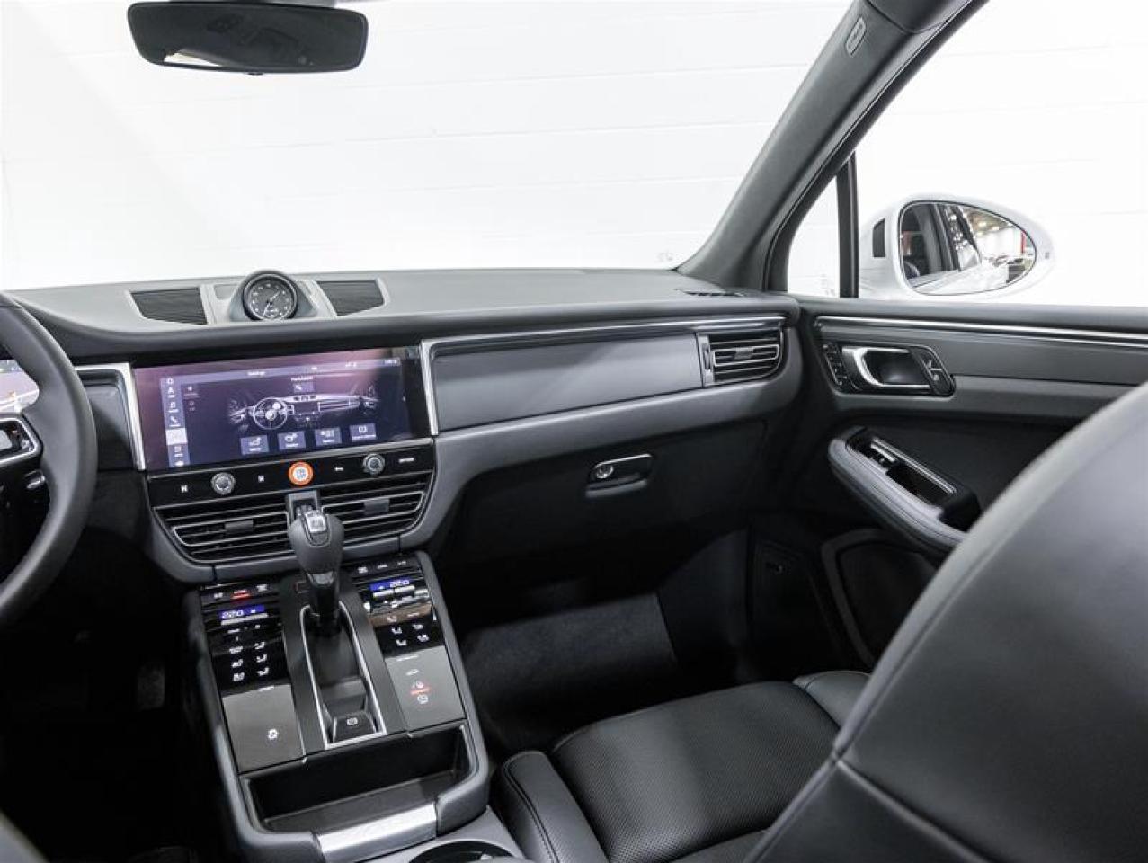 2026 Porsche Macan  Photo