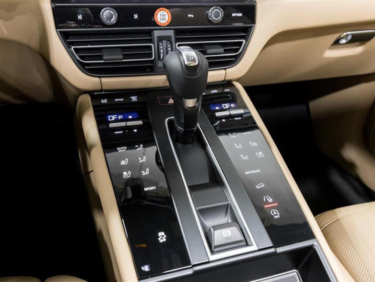 2026 Porsche Macan  Photo