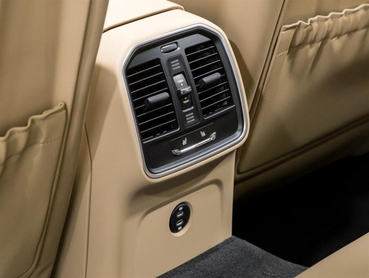 2026 Porsche Macan  Photo