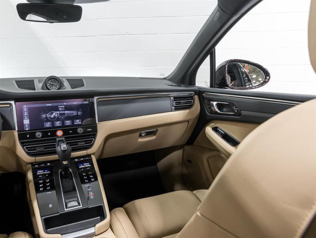 2026 Porsche Macan  Photo