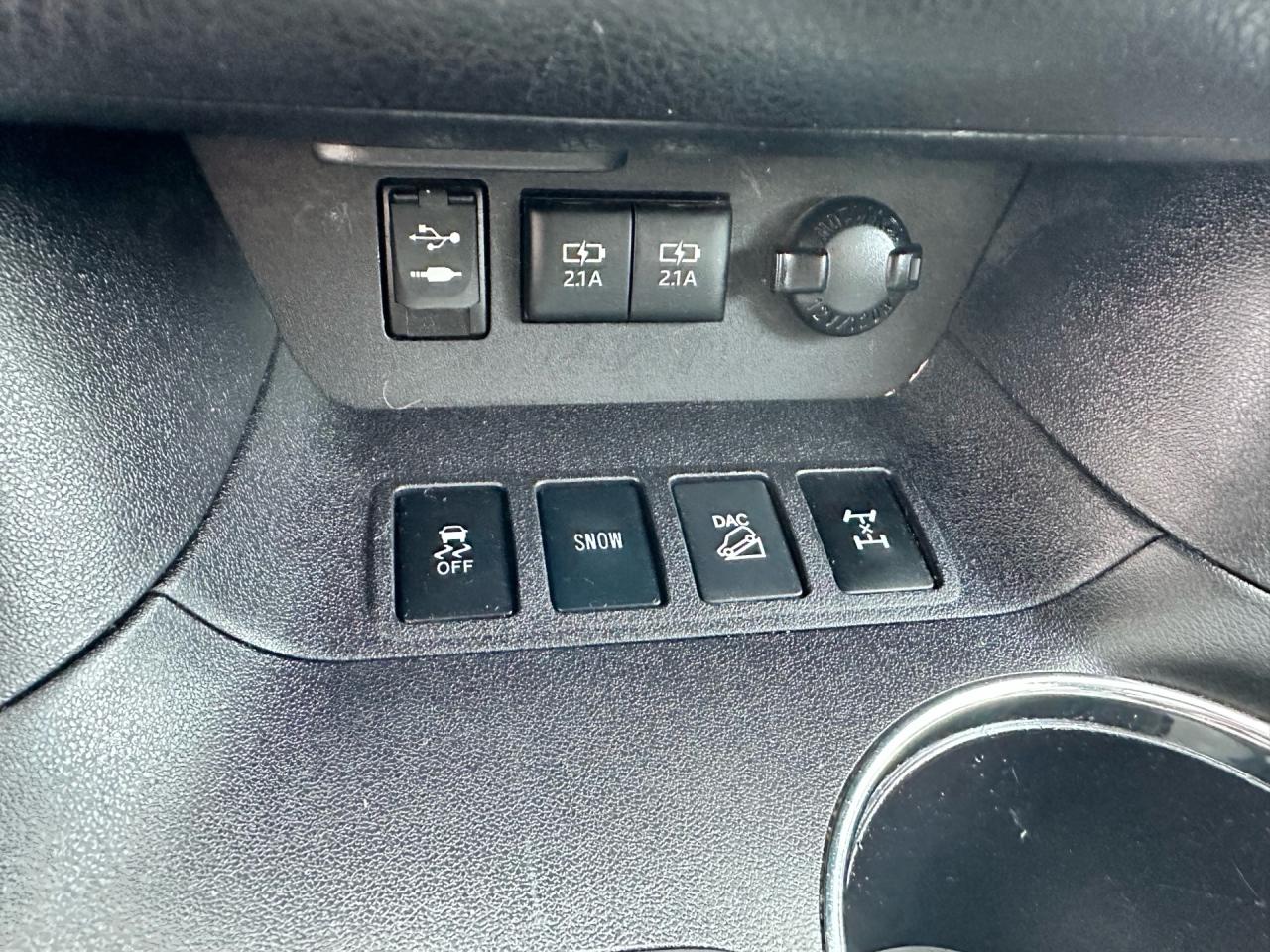 2017 Toyota Highlander XLE ~ CARPLAY ~ NO ACCIDENTS ~ CERTIFIED Photo