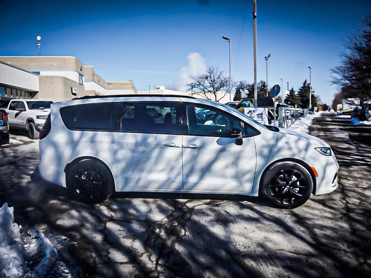 2024 Chrysler Pacifica  Photo